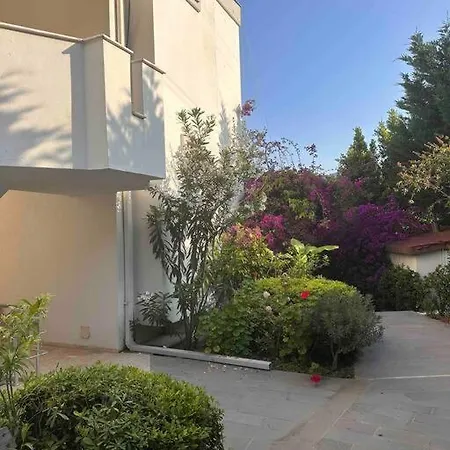 Tuerkbuekue Sitede Manzarali Yeni Daire. شقة بودروم