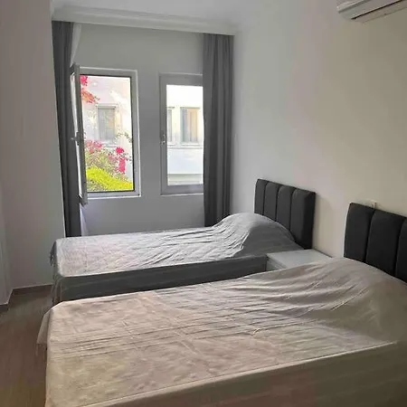 Tuerkbuekue Sitede Manzarali Yeni Daire. شقة