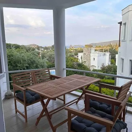 Tuerkbuekue Sitede Manzarali Yeni Daire. Lejlighed