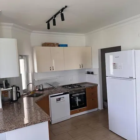 Lejlighed Tuerkbuekue Sitede Manzarali Yeni Daire.