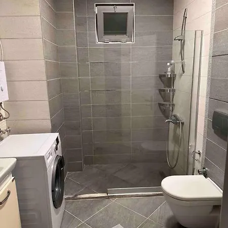 Lejlighed Tuerkbuekue Sitede Manzarali Yeni Daire. Bodrum